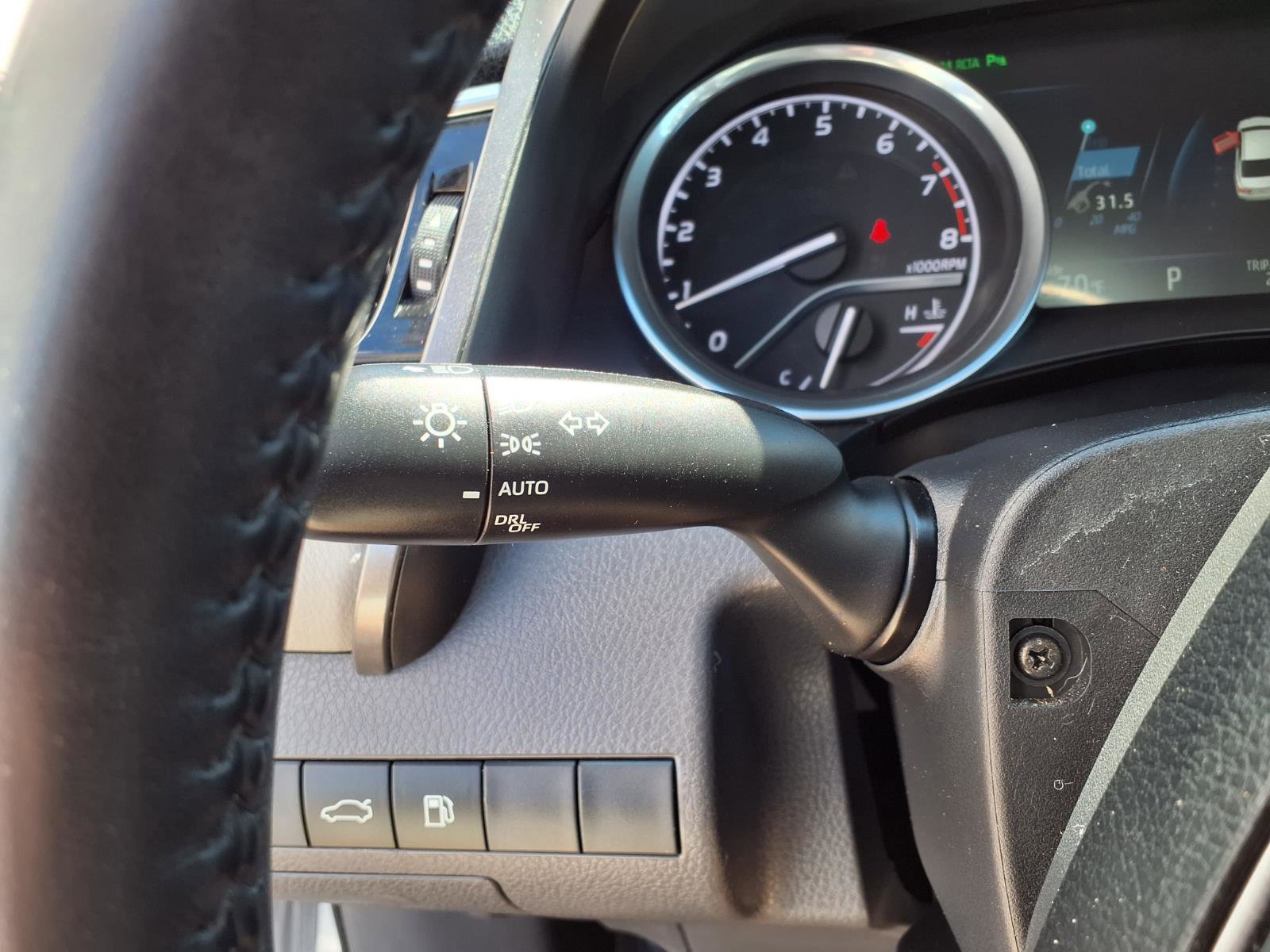 Used 2018 Toyota Camry XLE FWD image 15