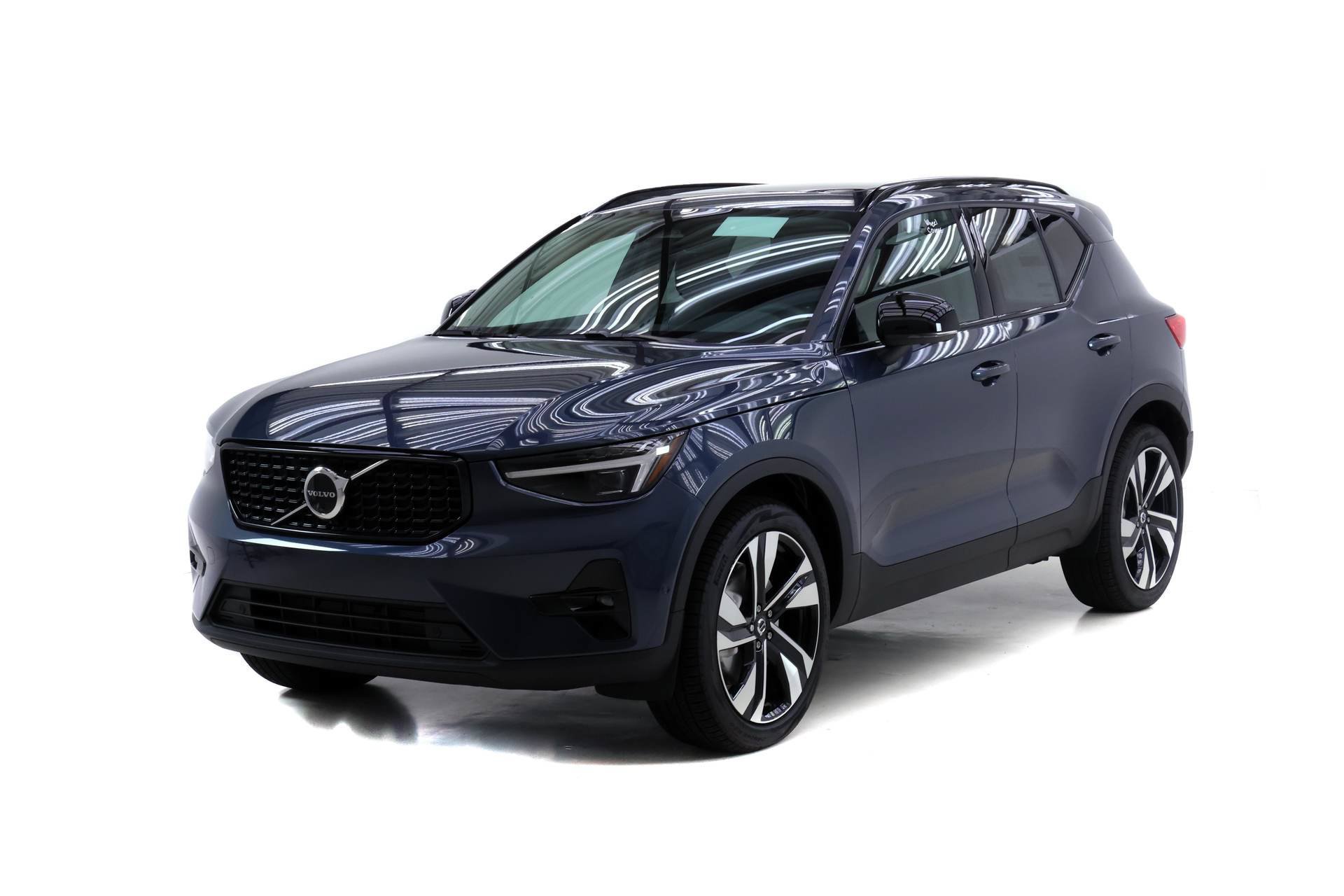 New 2026 Volvo XC40 B5 Ultra w/ Protection Package Premier