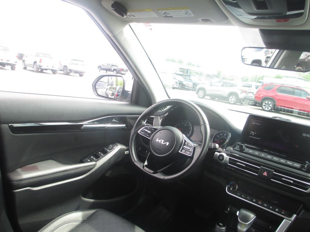 Used 2022 Kia Seltos SX w/ Sunroof Package AWD/4WD image 23