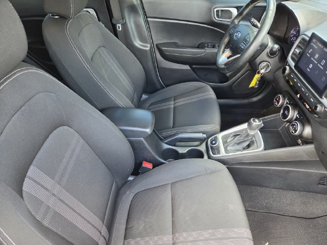 Used 2022 Hyundai Venue SEL FWD image 17
