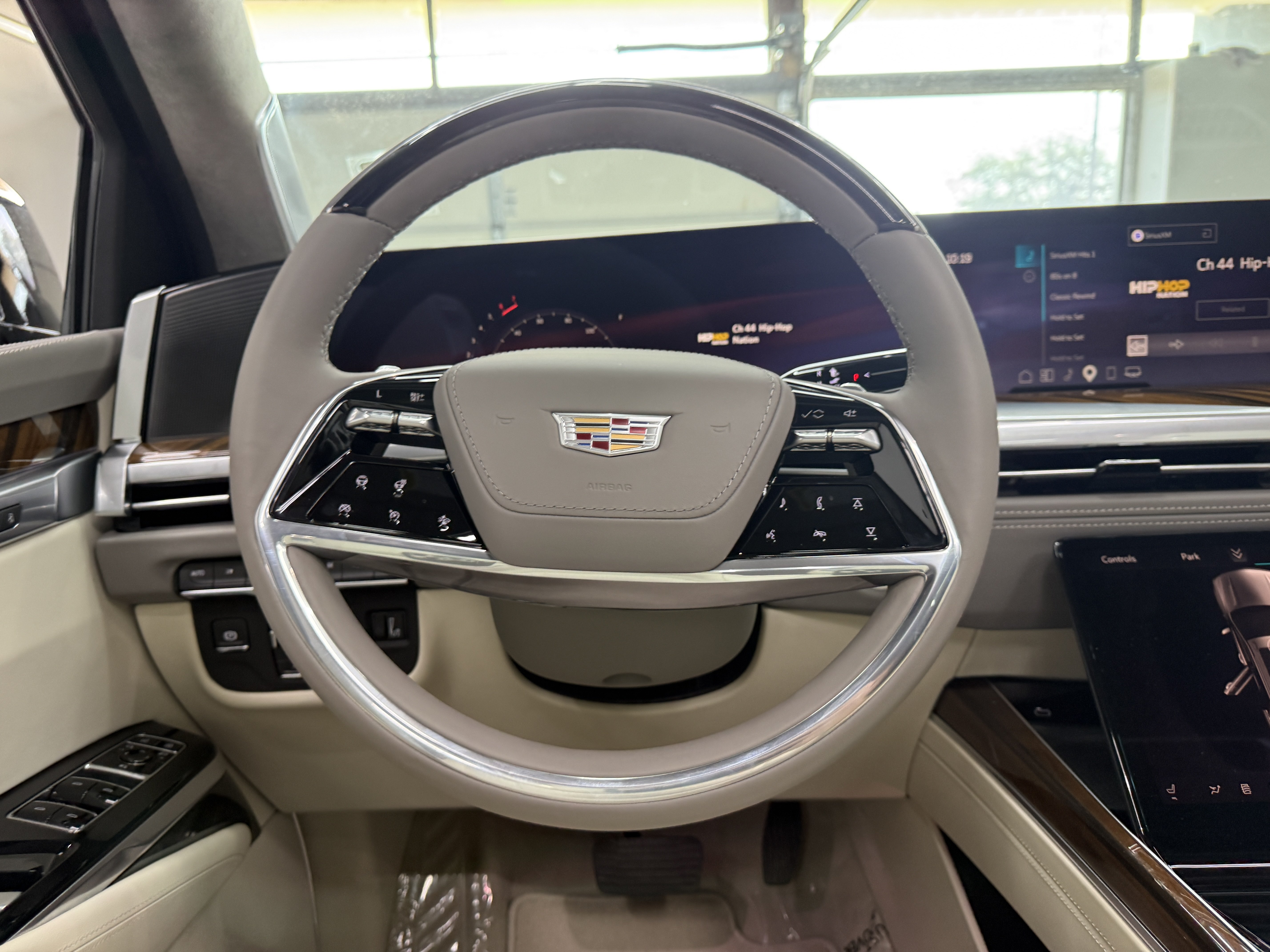 Used 2026 Cadillac Escalade ESV Platinum Sport AWD/4WD image 15