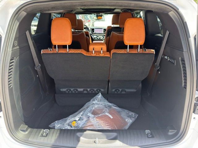 New 2026 Chrysler Pacifica Pinnacle w/ Trailer Tow Group image 45