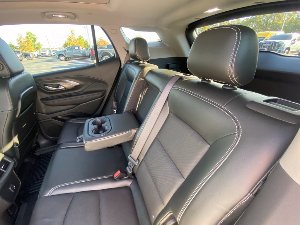 Used 2022 GMC Terrain SLT w/ Infotainment Package II FWD image 25