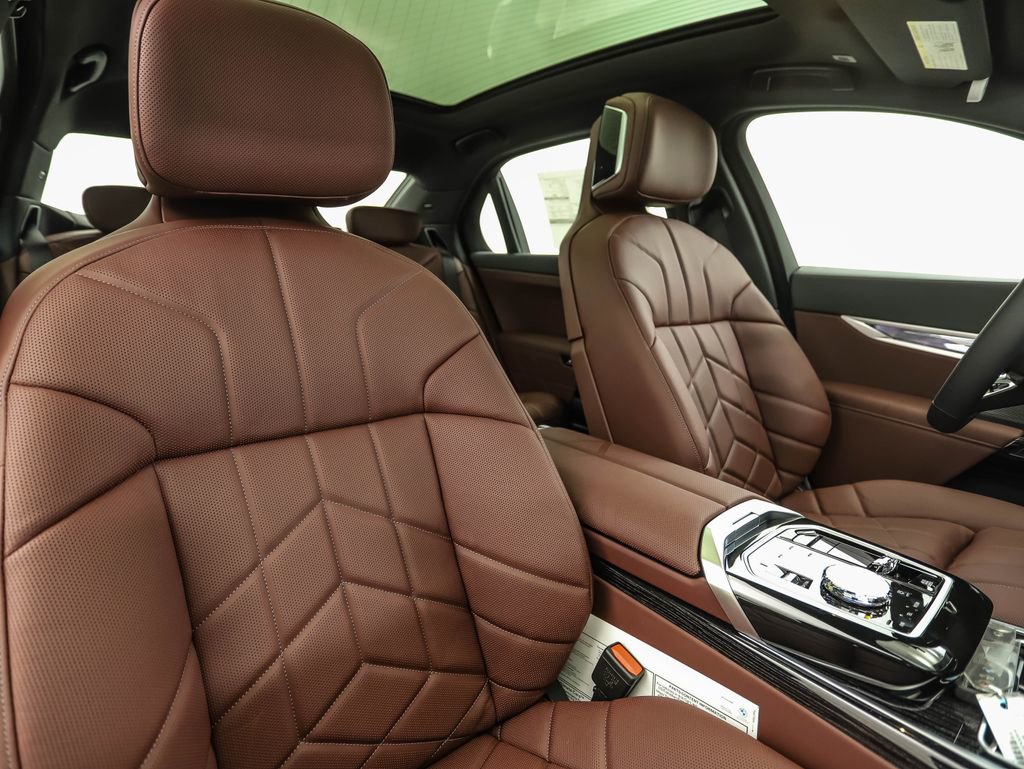 New 2026 BMW 740i xDrive w/ Premium Package image 32