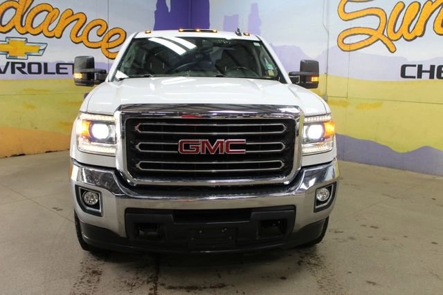 Used 2019 GMC Sierra 2500 SLE w/ SLE Preferred Package AWD/4WD image 3