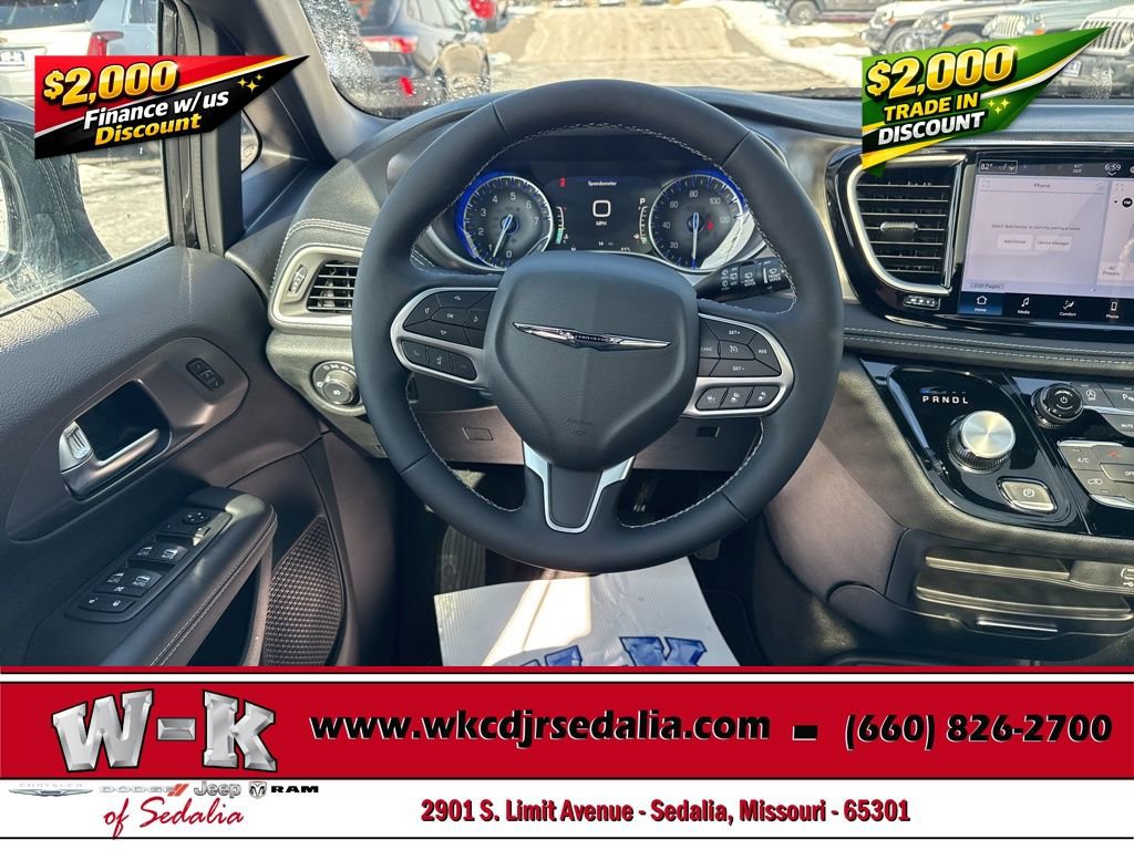 New 2026 Chrysler Pacifica Select AWD/4WD image 22