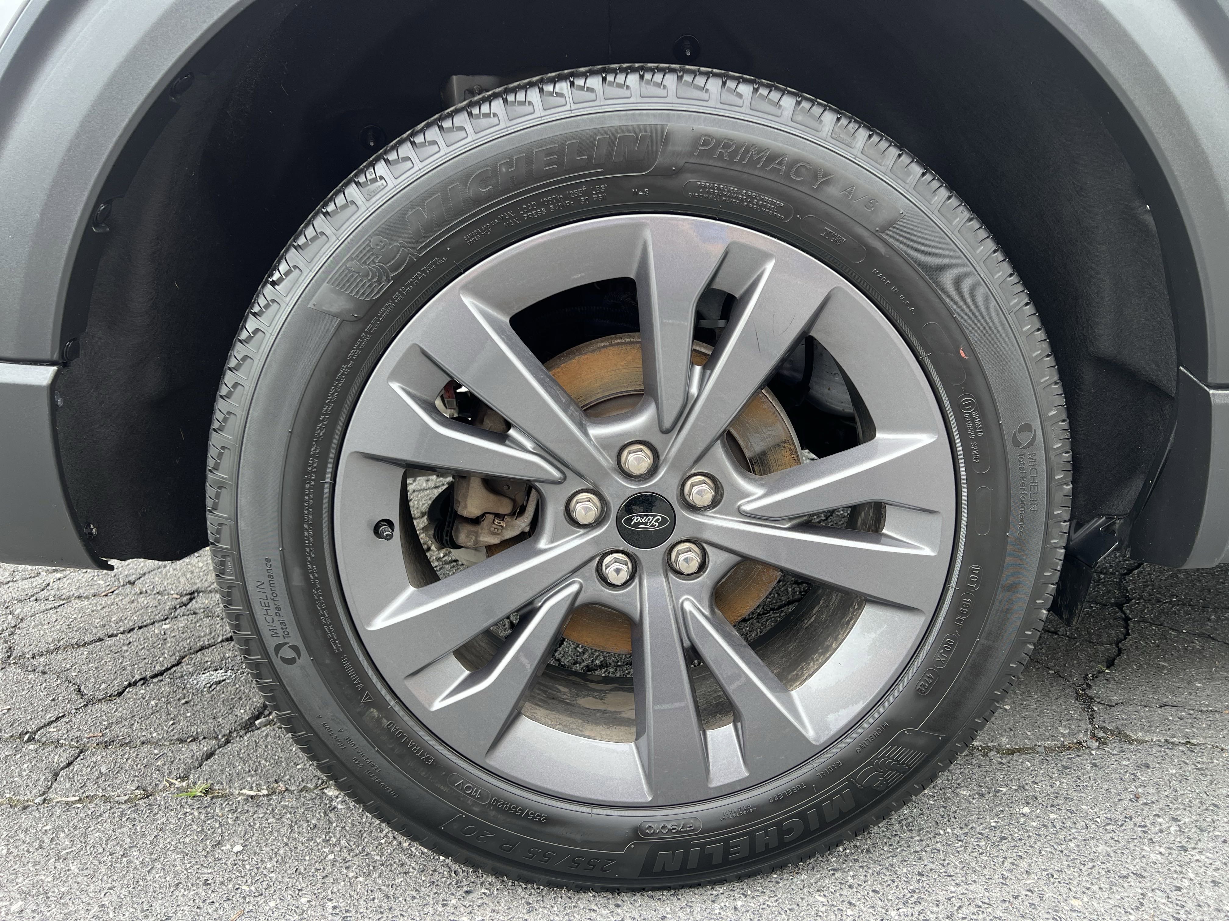 Used 2023 Ford Explorer XLT w/ Equipment Group 202A image 8