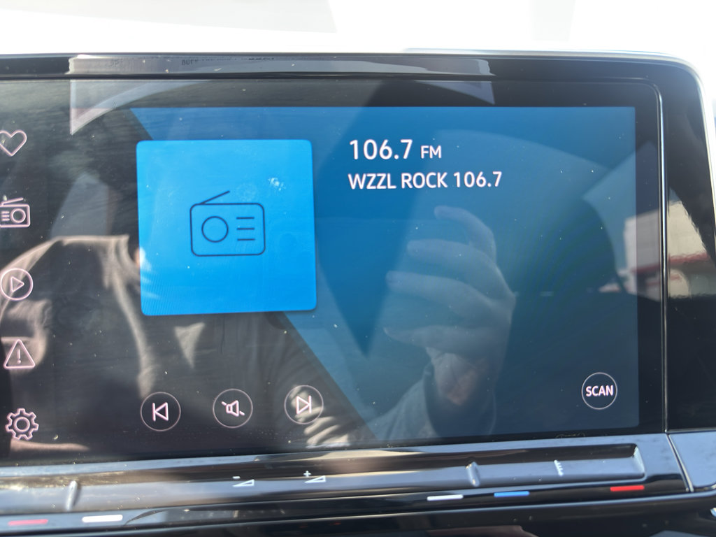 Used 2024 Volkswagen Atlas SE image 15