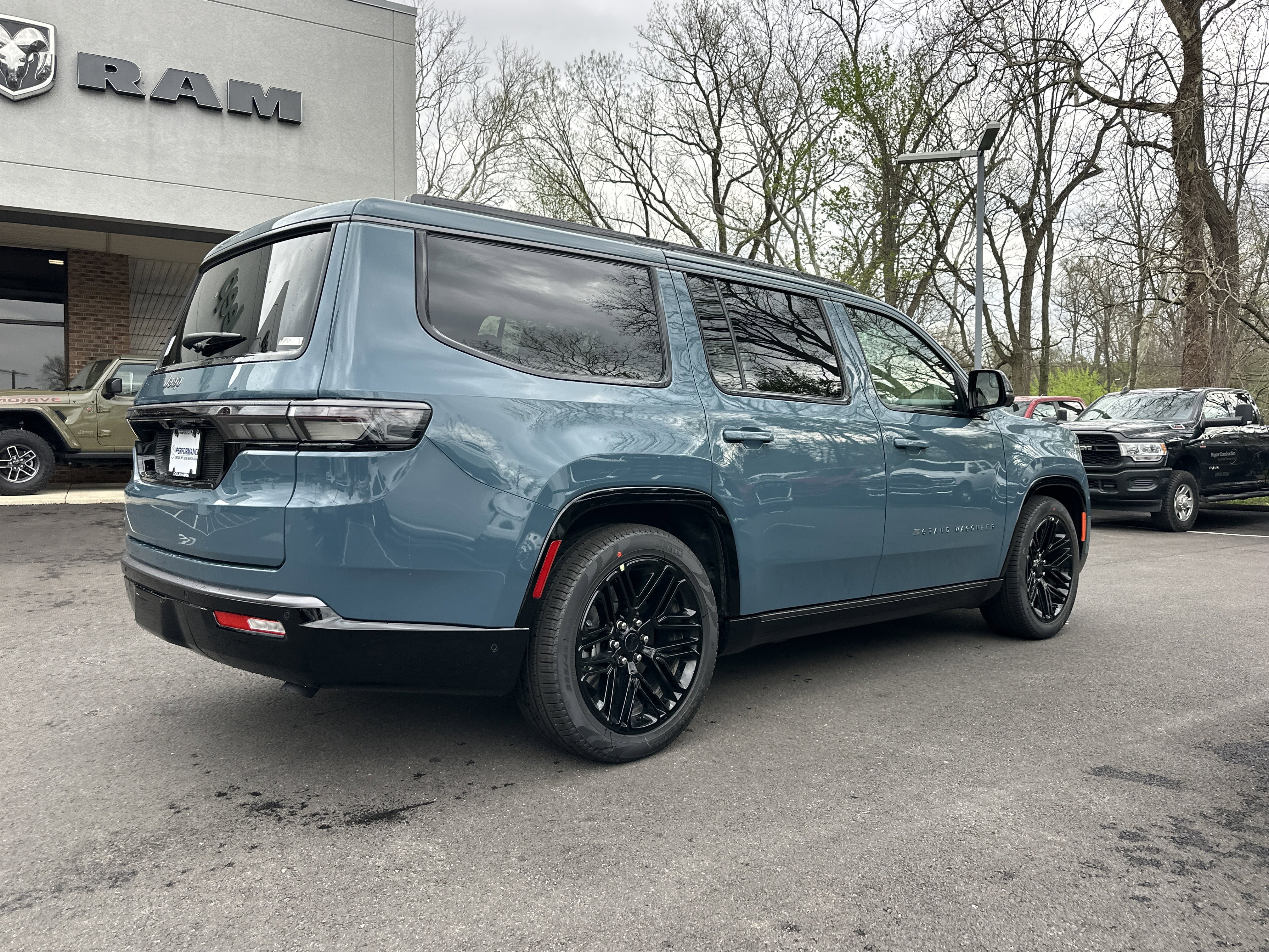 New 2026 Jeep Grand Wagoneer Limited AWD/4WD image 17