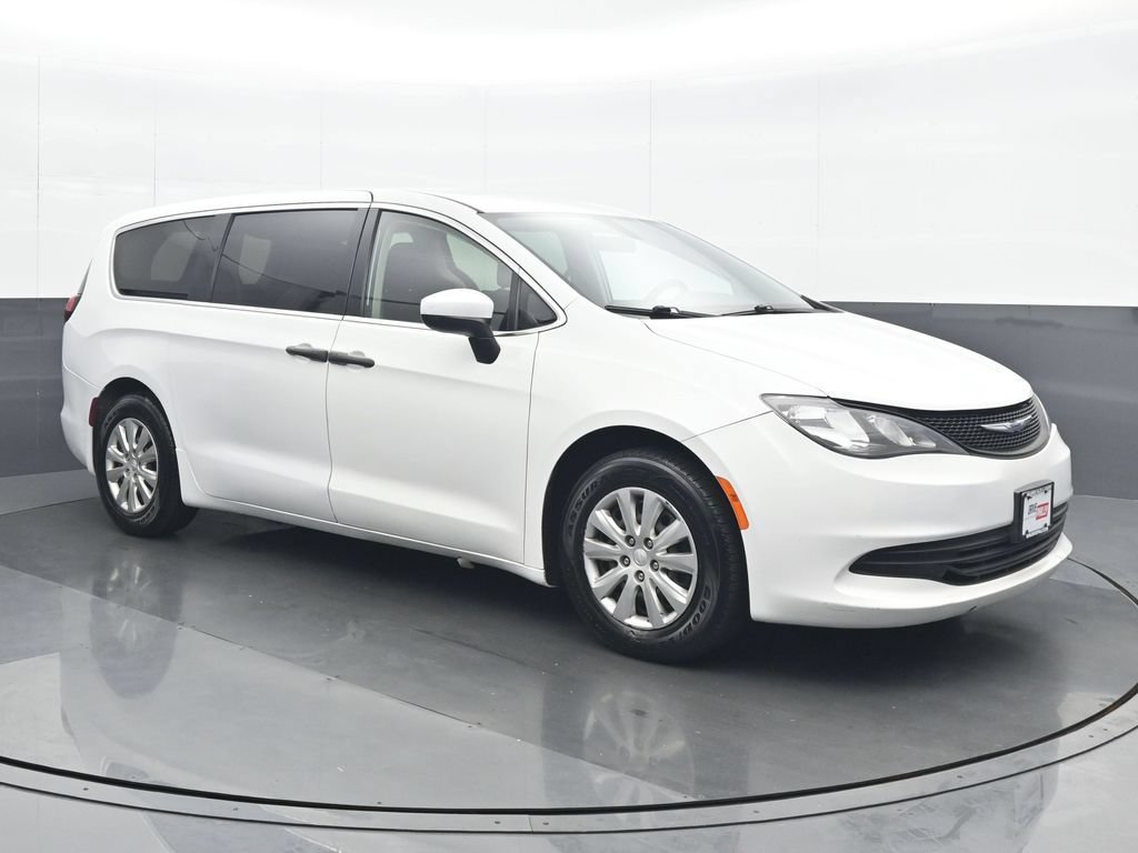Used 2020 Chrysler Voyager L FWD image 9