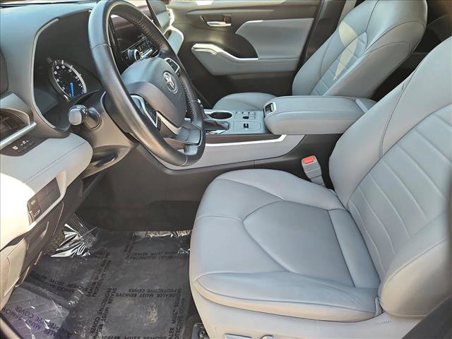 Used 2023 Toyota Highlander XLE AWD/4WD image 23