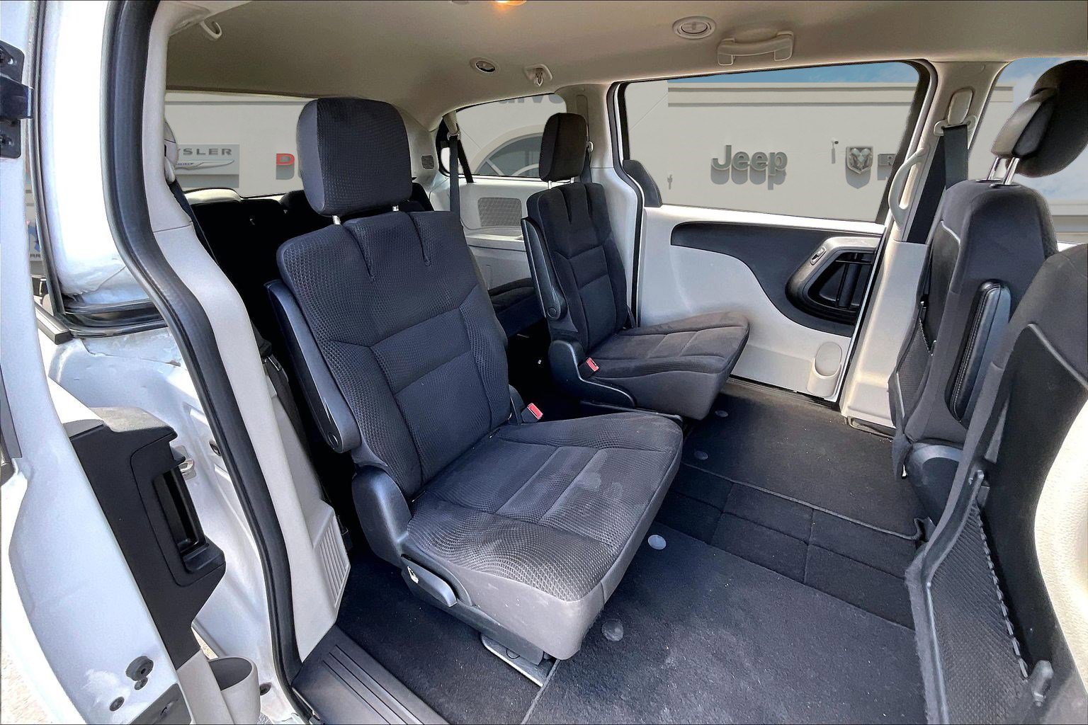 Used 2019 Dodge Grand Caravan SE FWD image 24