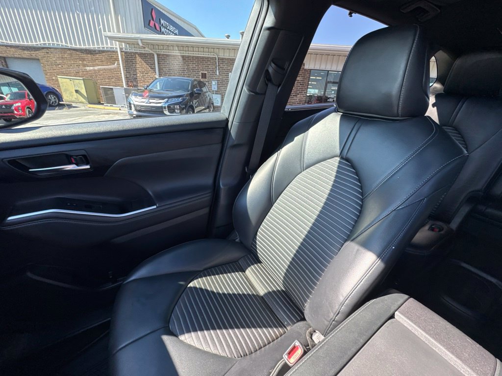 Used 2022 Toyota Highlander XSE AWD/4WD image 21