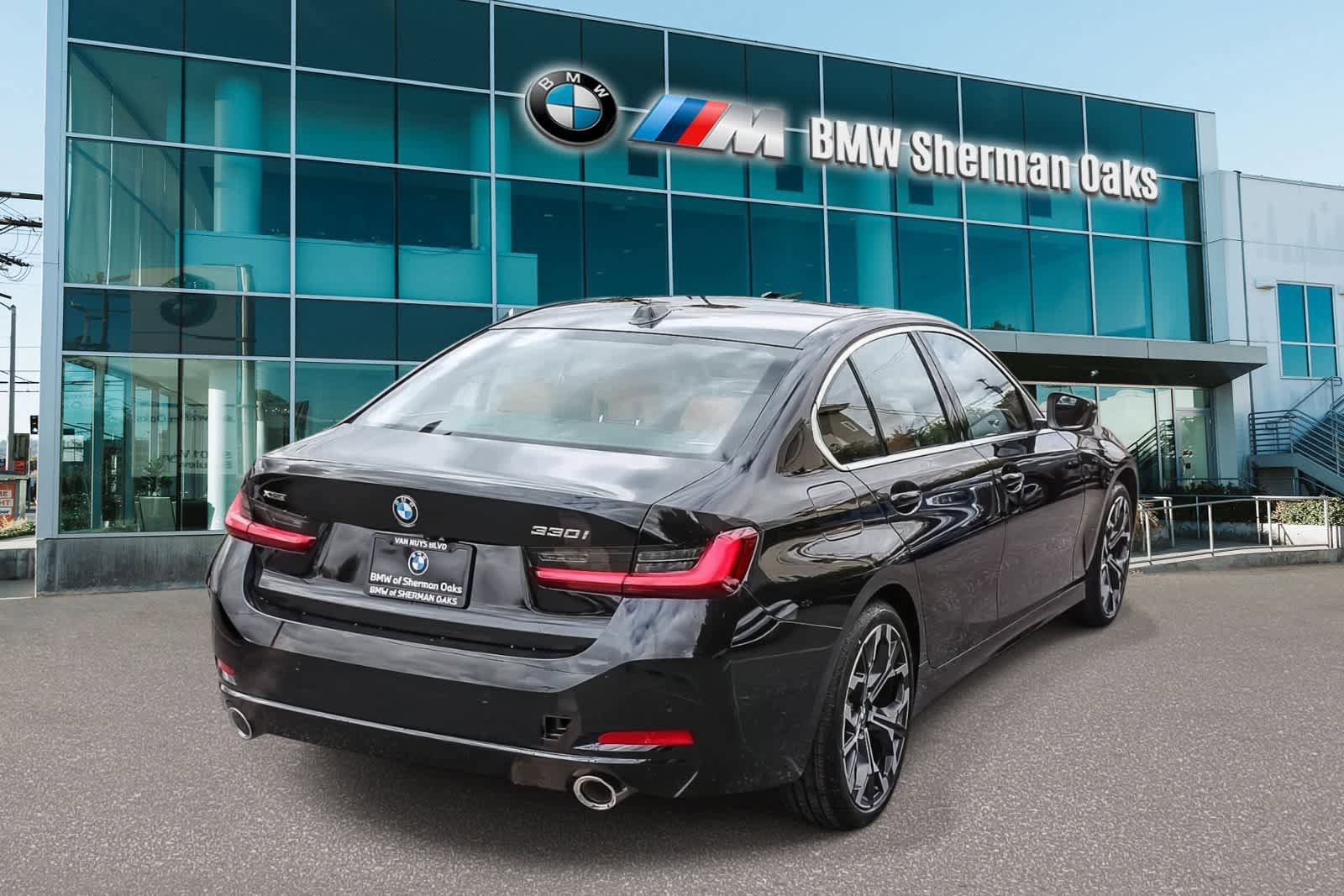 New 2026 BMW 330i xDrive Sedan w/ Convenience Package AWD/4WD image 4