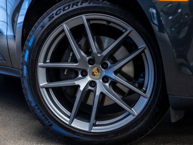 Certified 2025 Porsche Macan image 18