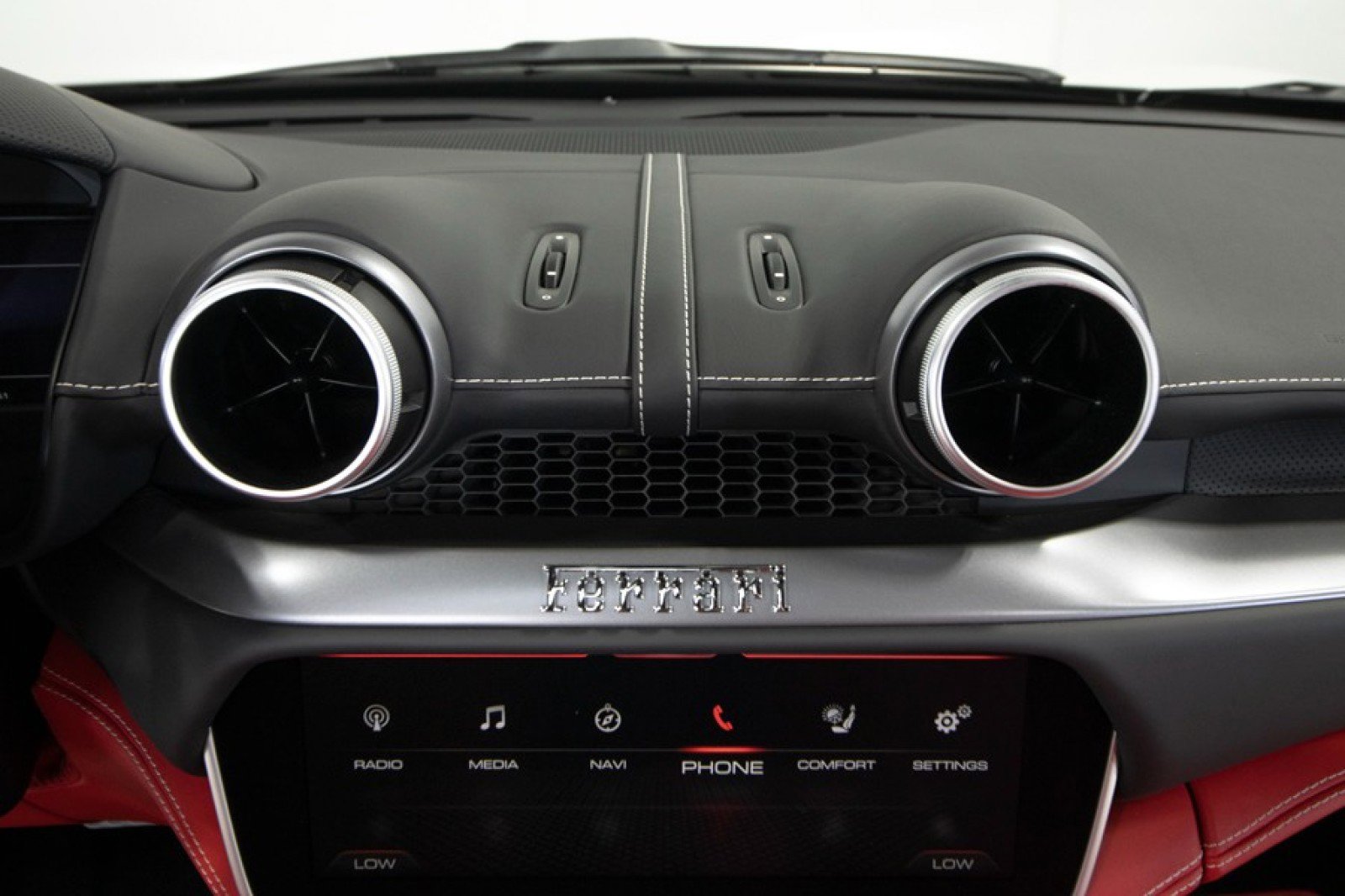 Used 2019 Ferrari Portofino image 29