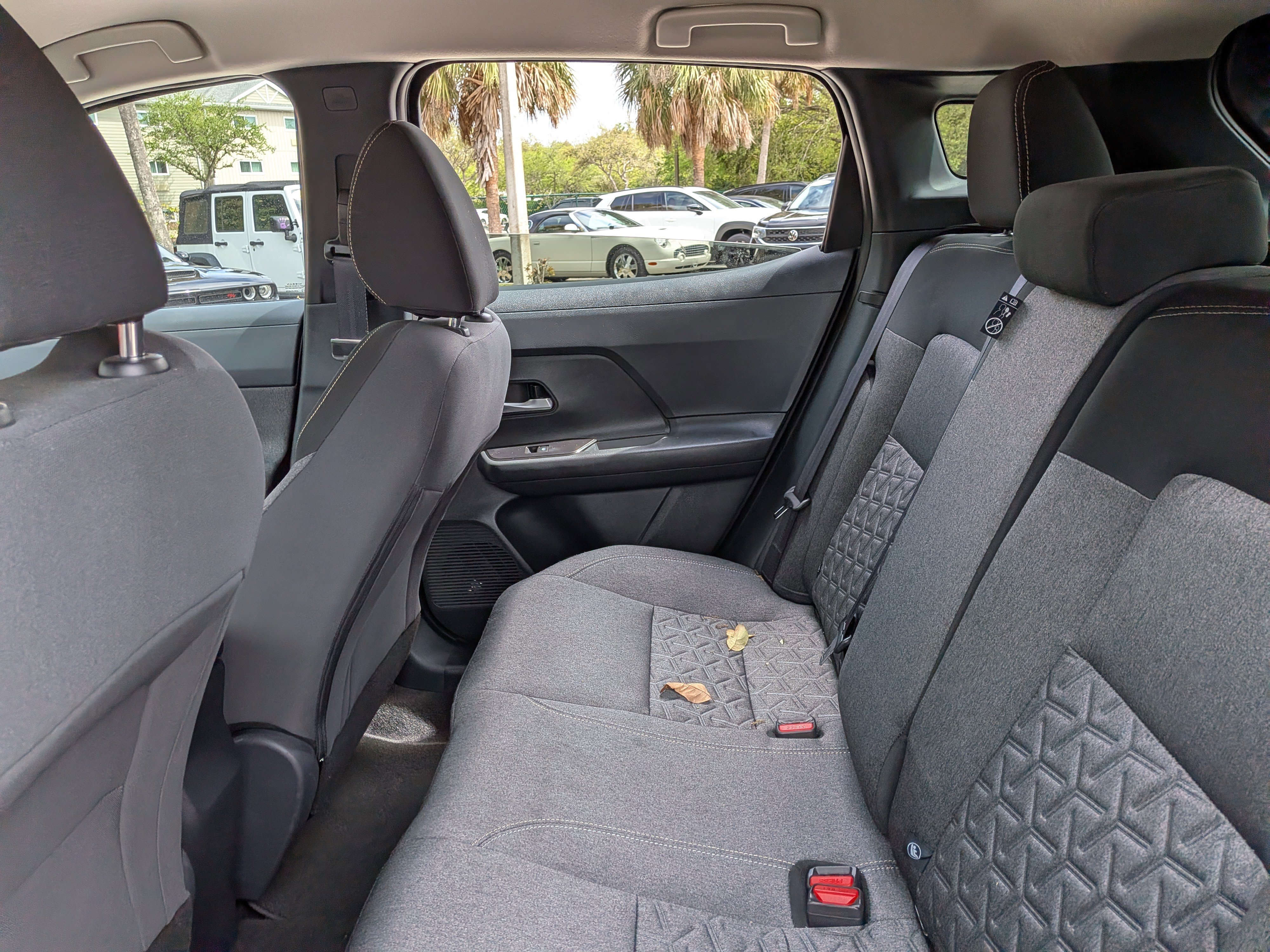 Used 2025 Nissan Kicks SV image 14