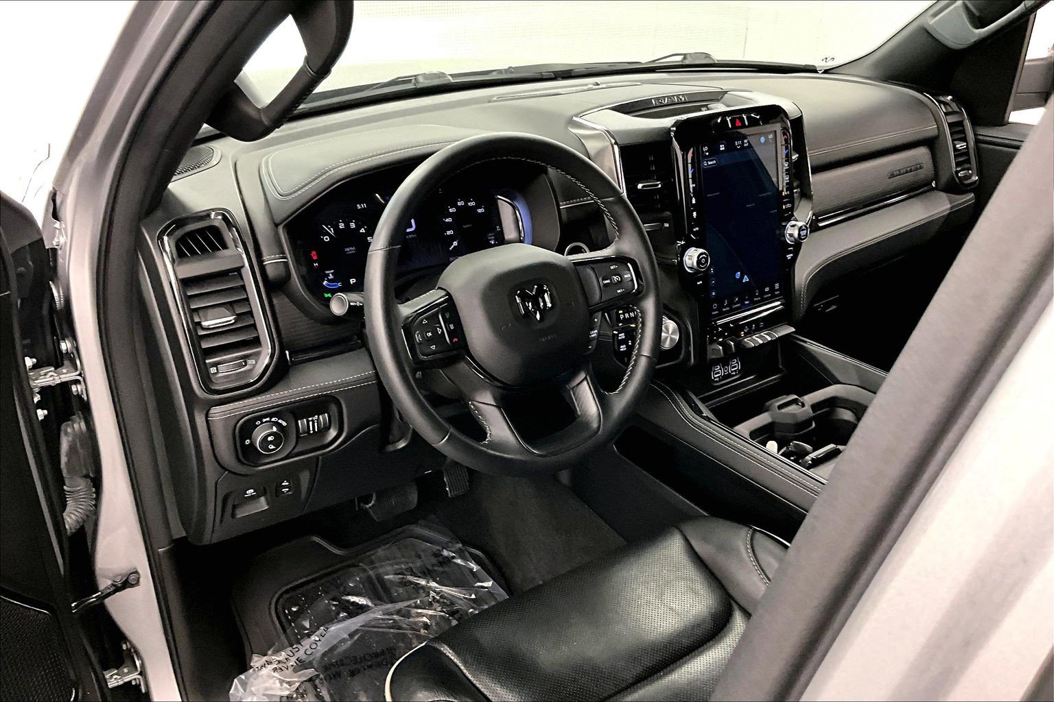 Used 2024 RAM 1500 Limited AWD/4WD image 16