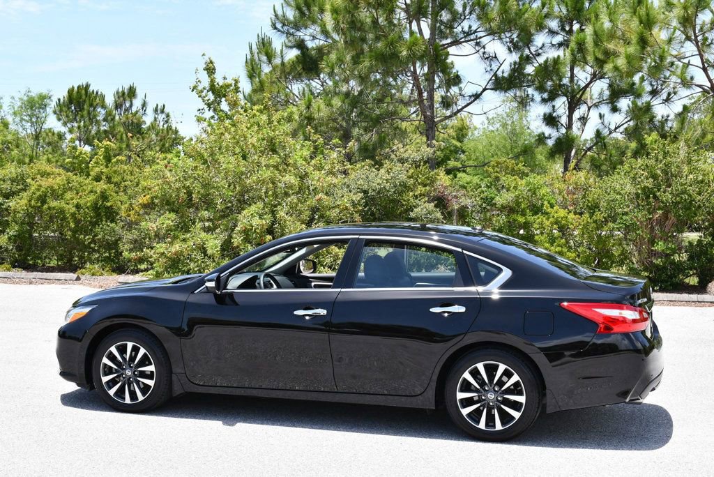 Used 2016 Nissan Altima 2.5 SL w/ Moonroof Package FWD image 4