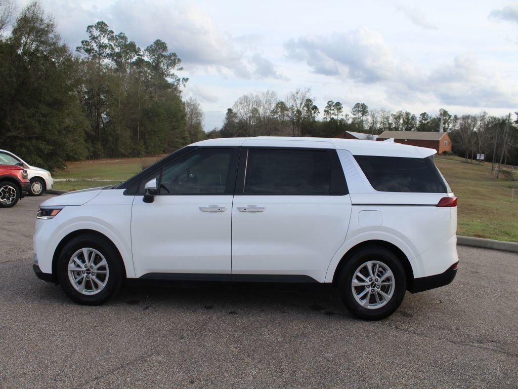 Used 2023 Kia Carnival LX image 11