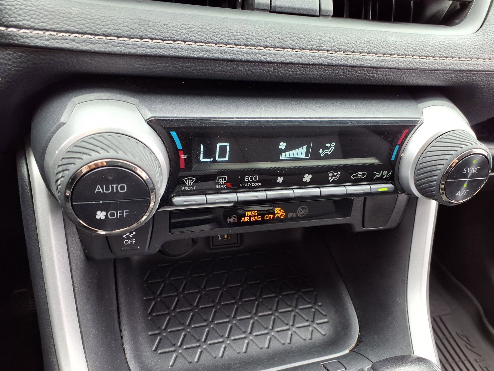 Used 2024 Toyota RAV4 XLE AWD/4WD image 10