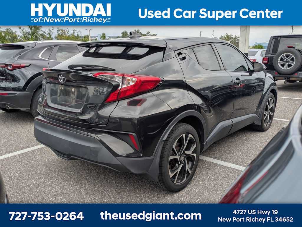 Used 2020 Toyota C-HR XLE FWD image 2