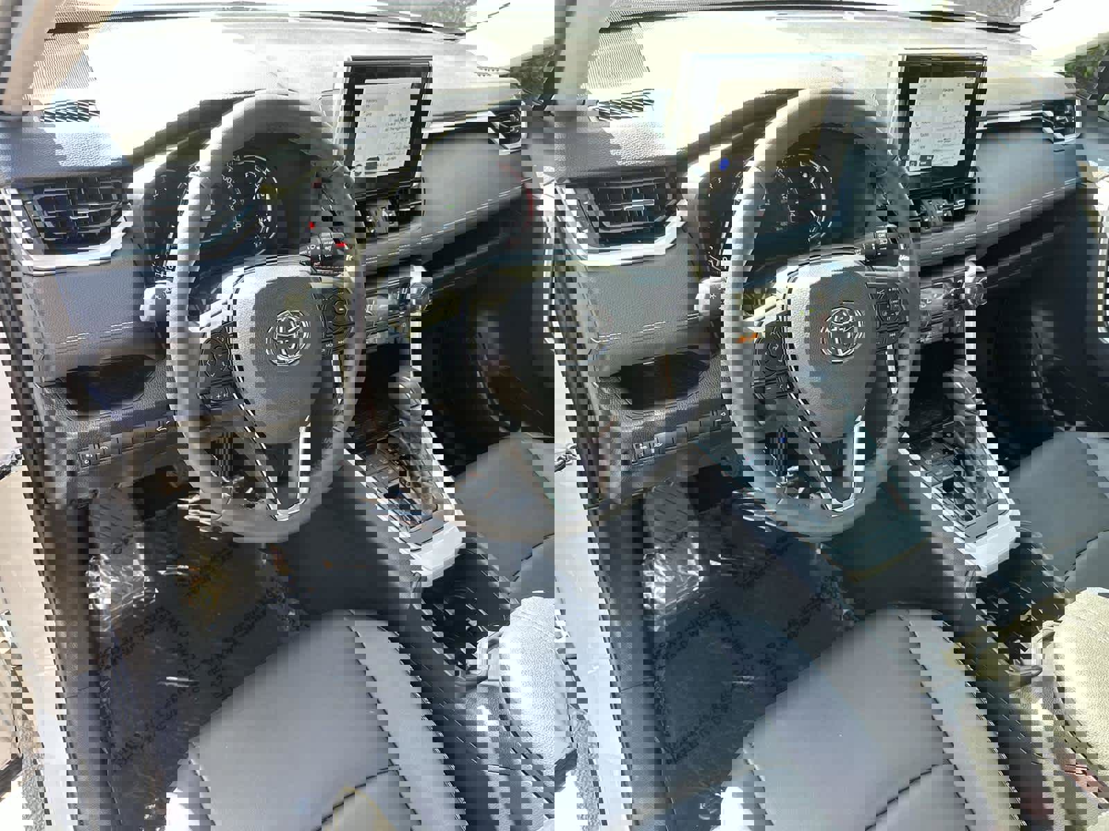 Used 2025 Toyota RAV4 XLE Premium image 2