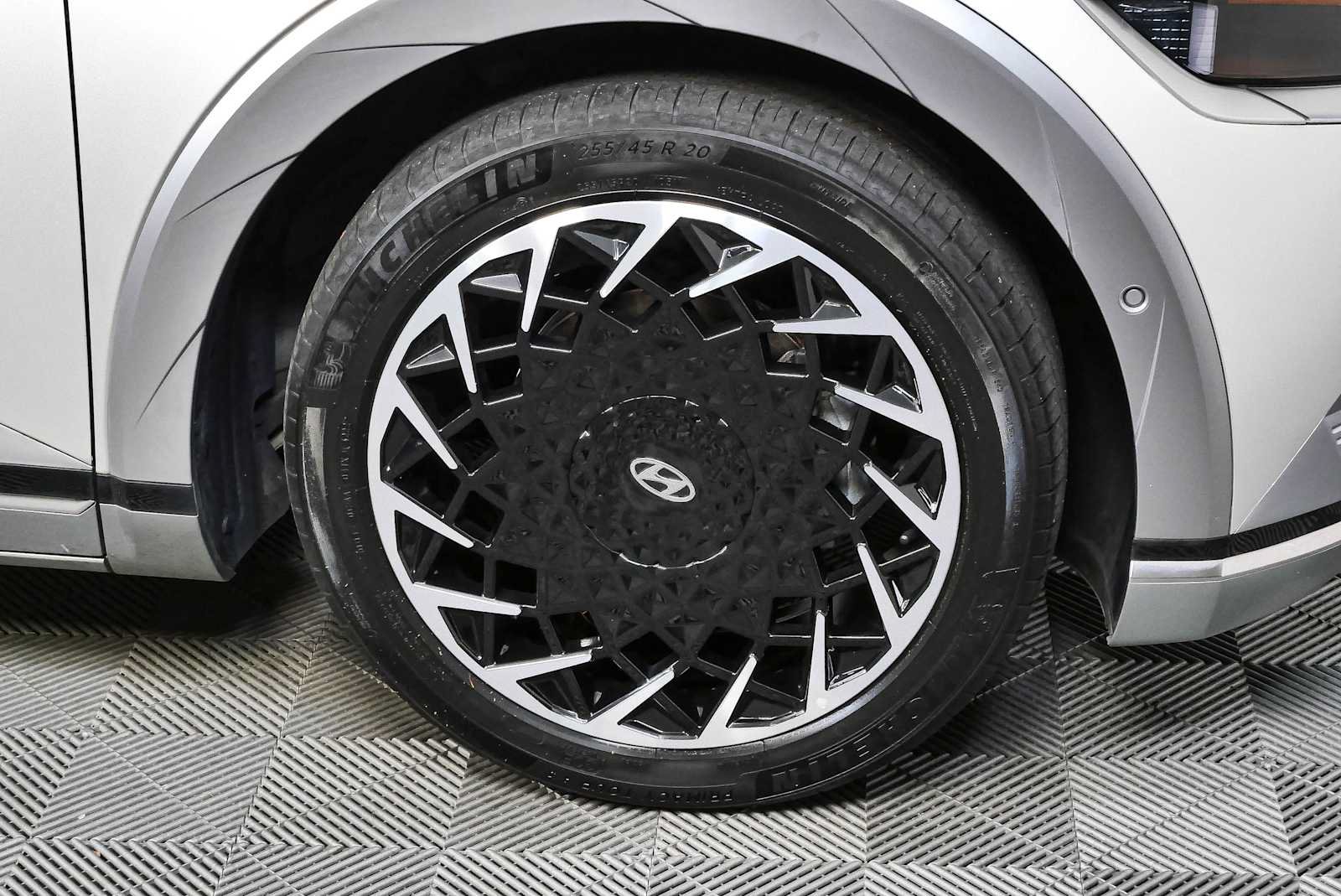 Used 2023 Hyundai Ioniq 5 Limited AWD/4WD image 40
