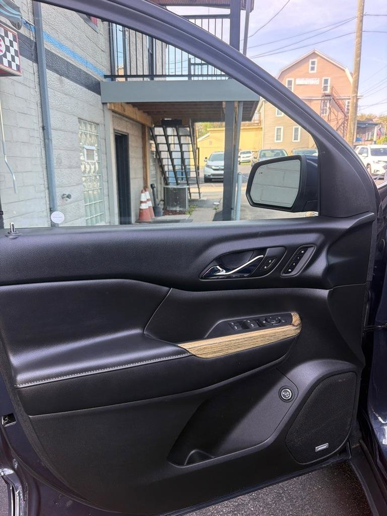 Used 2018 GMC Acadia Denali w/ LPO, Protection Package AWD/4WD image 9
