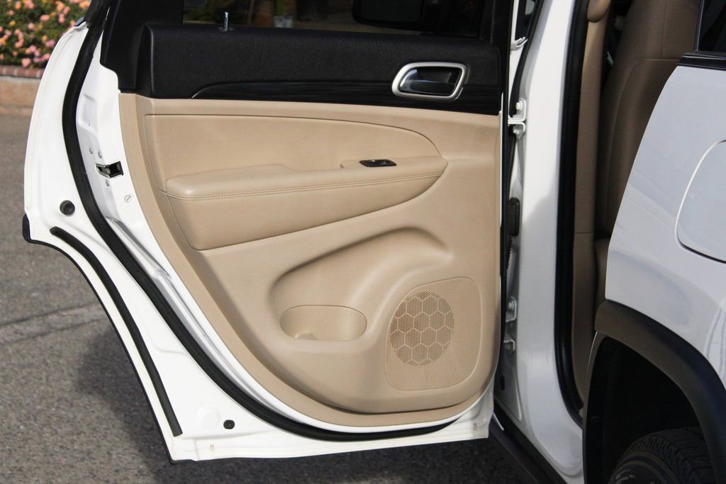 Used 2020 Jeep Grand Cherokee Laredo image 33