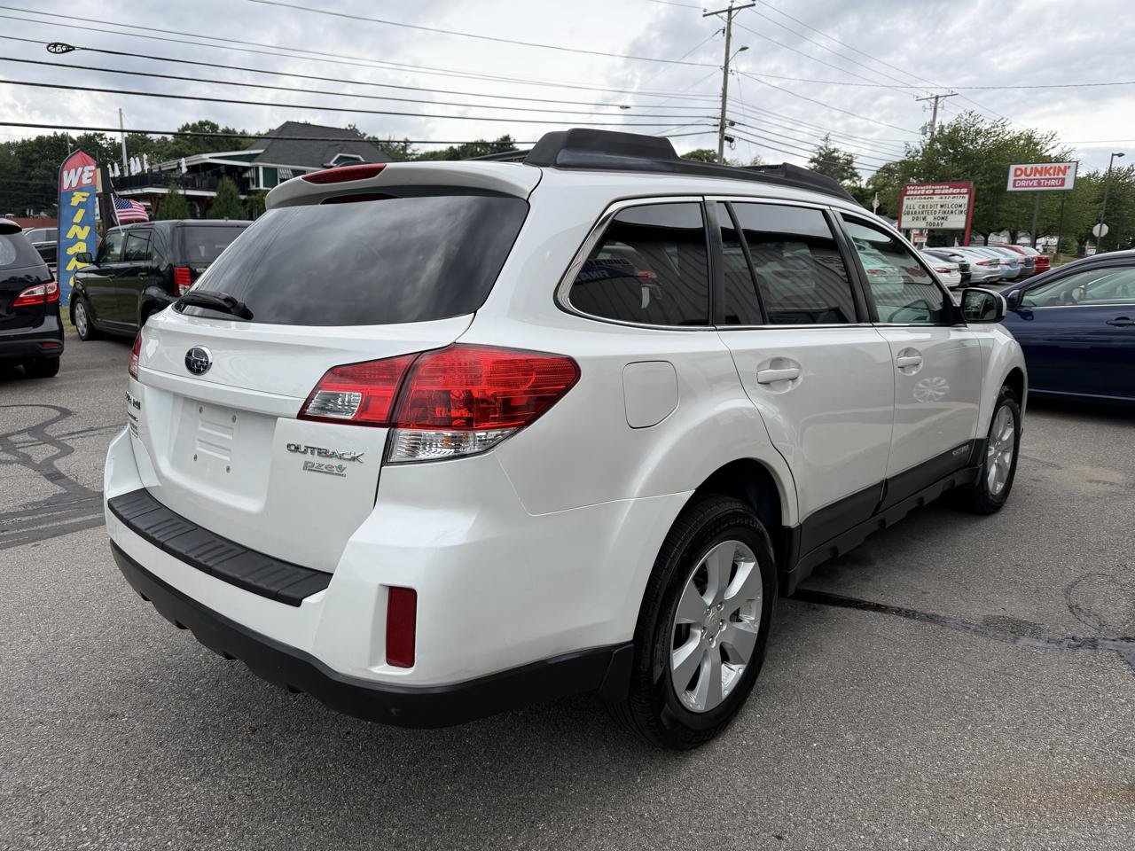 Used 2010 Subaru Outback 2.5i Premium AWD/4WD image 4