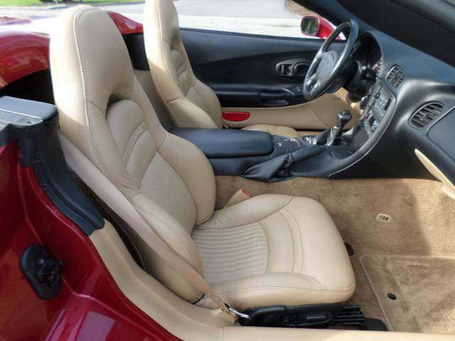 Used 2004 Chevrolet Corvette Convertible w/ Preferred Equipment Group image 2