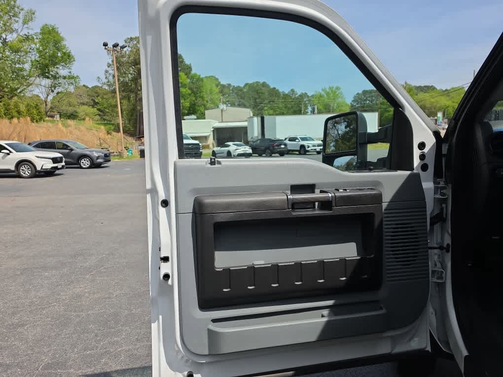 Used 2016 Ford F550 2WD Crew Cab Super Duty image 16