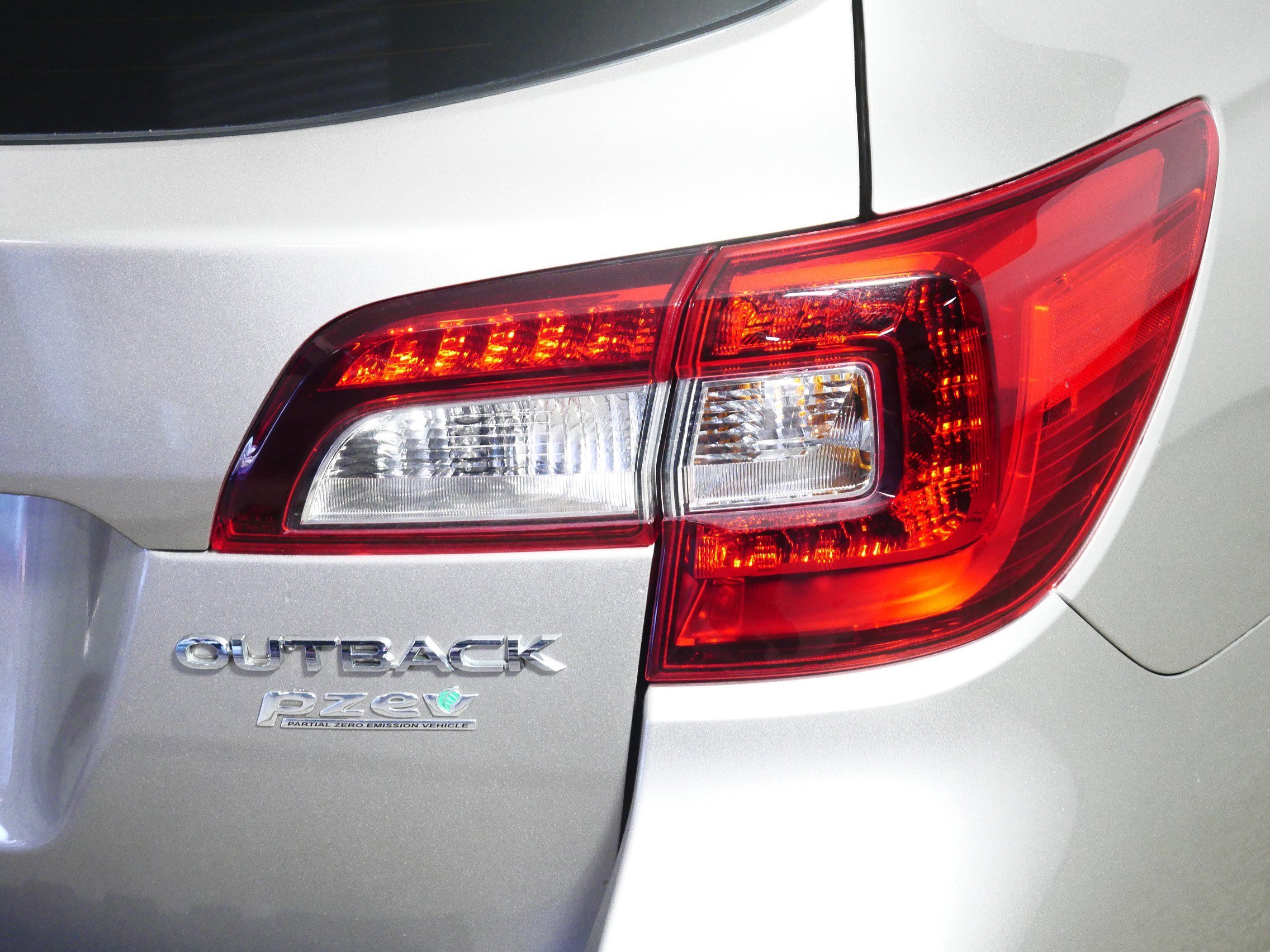 Used 2017 Subaru Outback 2.5i Limited image 17