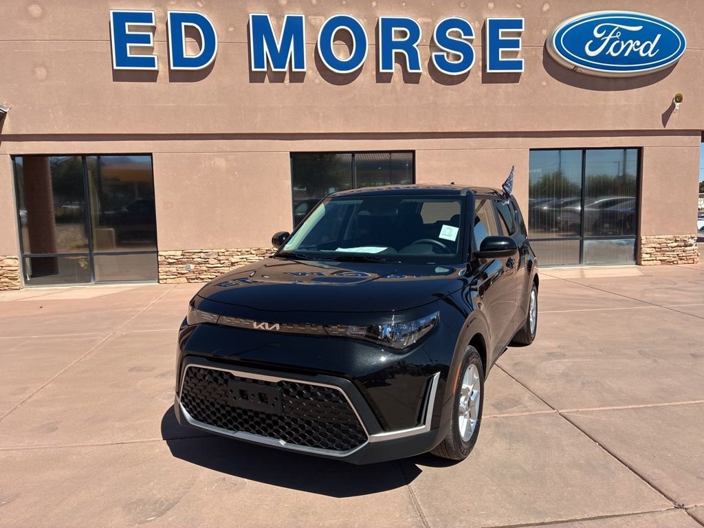 Certified 2025 Kia Soul LX FWD image 1