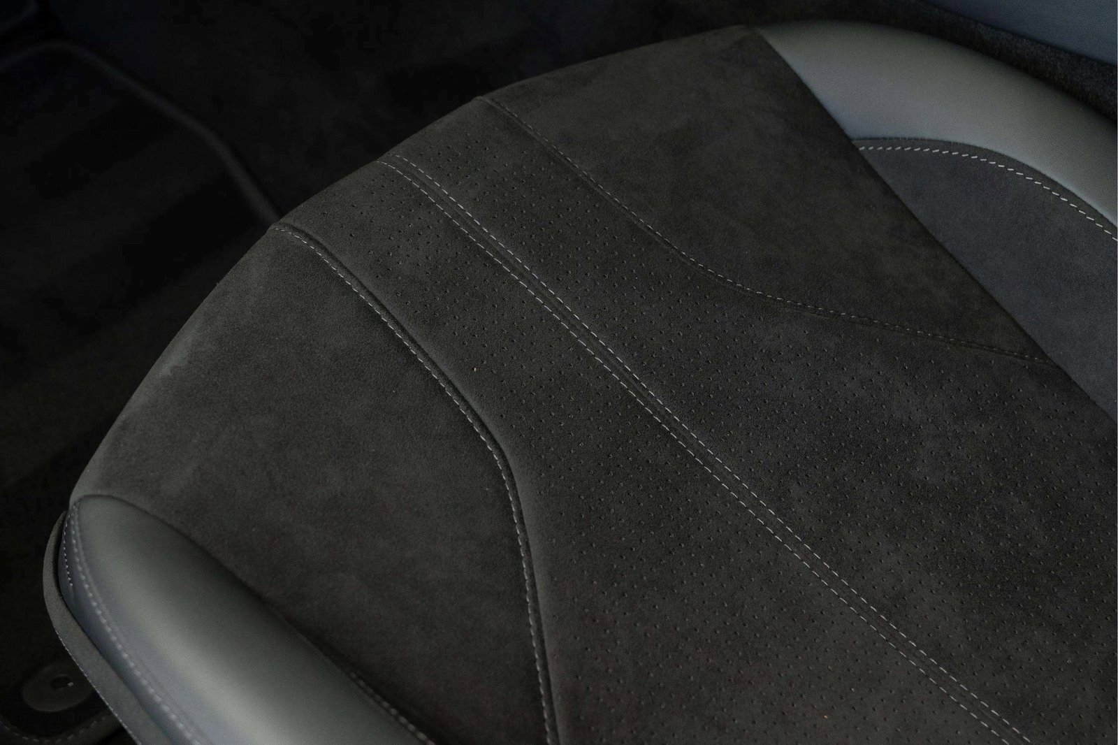 New 2026 Aston Martin V8 Vantage Coupe image 19