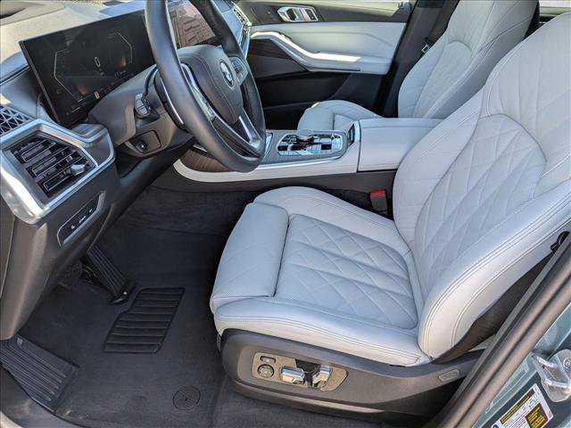 Used 2025 BMW X7 xDrive40i AWD/4WD image 17