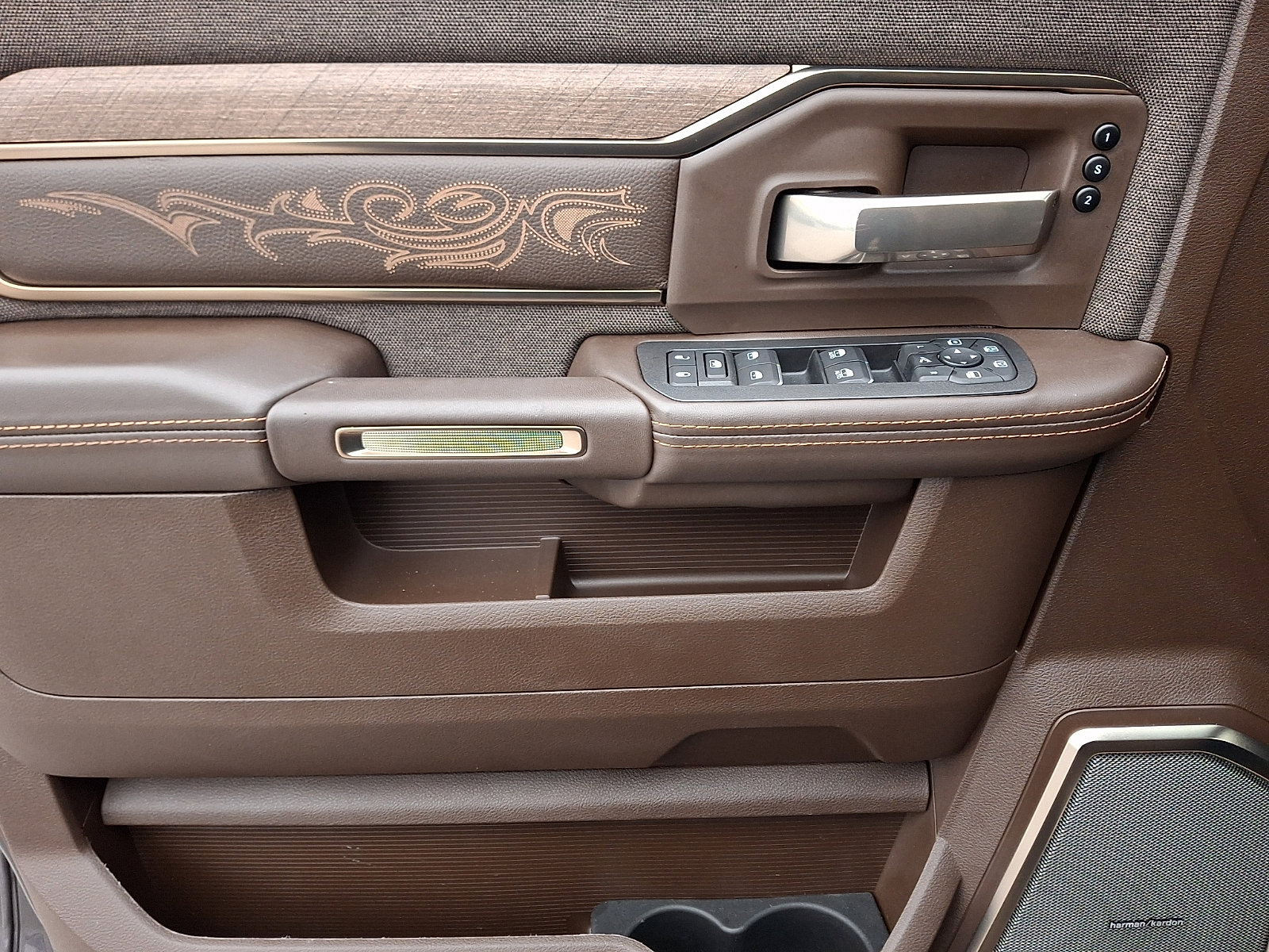 Used 2025 RAM 2500 Limited image 13