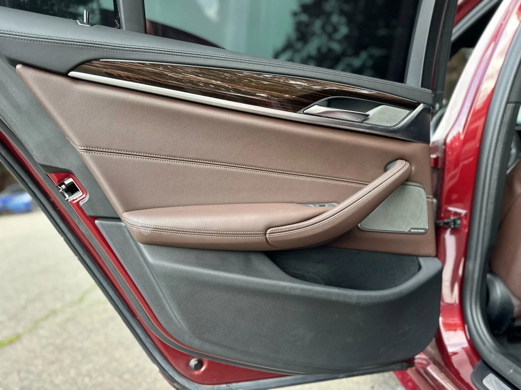 Used 2021 BMW M550i xDrive image 11