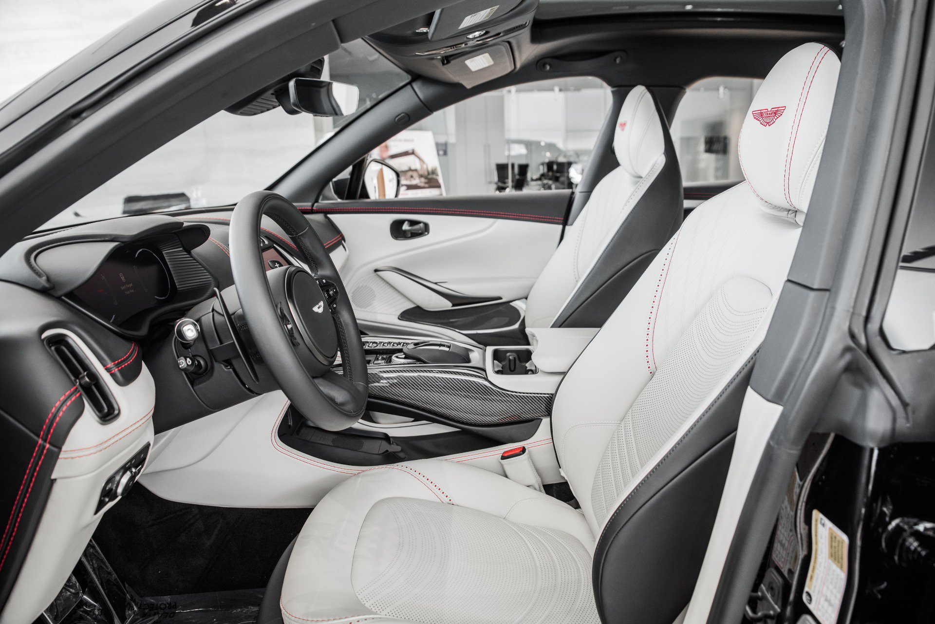 Used 2022 Aston Martin DBX AWD/4WD image 12