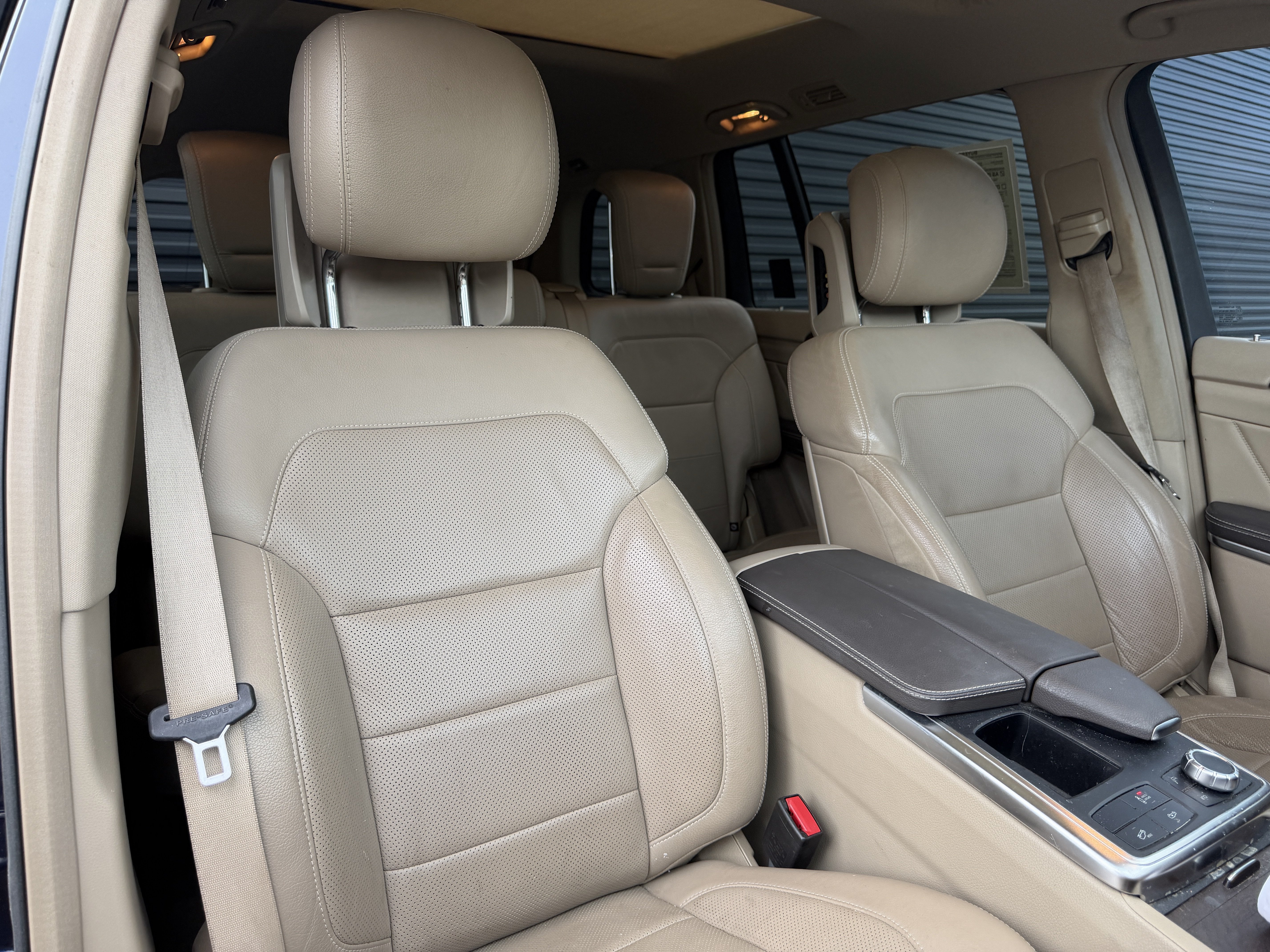 Used 2015 Mercedes-Benz GL 550 4MATIC image 18