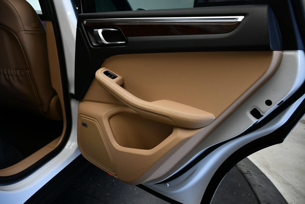 Certified 2023 Porsche Macan S AWD/4WD image 46