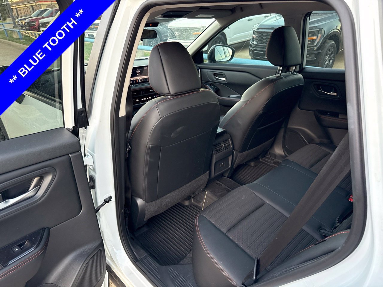 Used 2025 Nissan Rogue SV AWD/4WD image 7