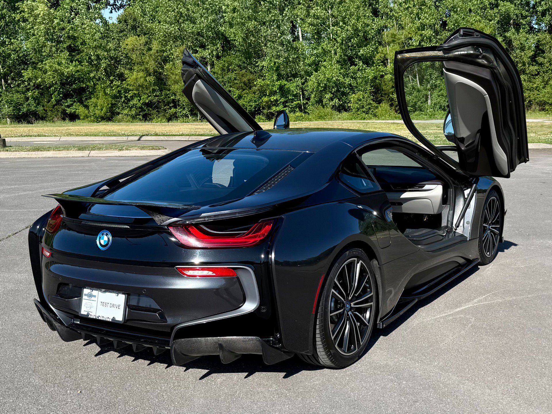 Used 2019 BMW i8 Coupe AWD/4WD image 3