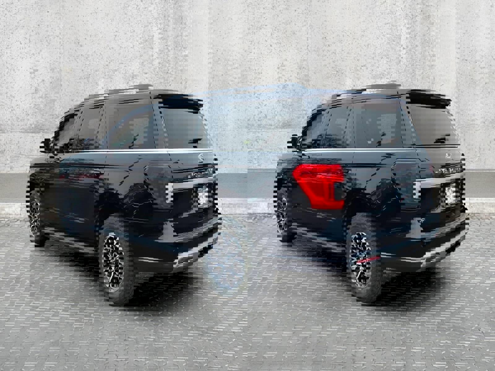 Used 2024 Ford Expedition XLT AWD/4WD image 10