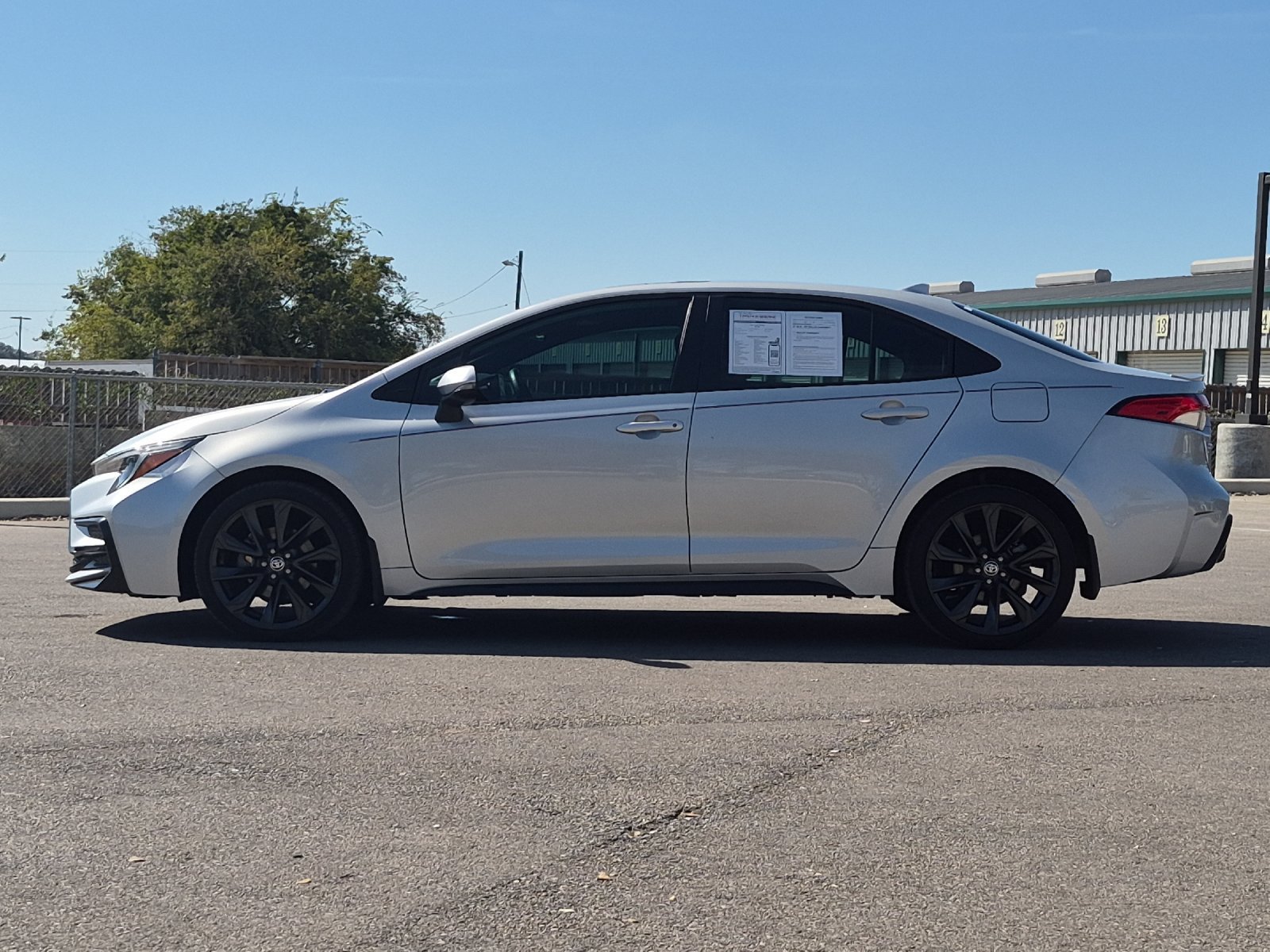 Used 2024 Toyota Corolla SE w/ SE Premium Package FWD image 2
