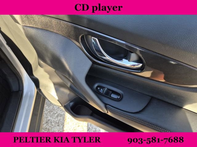 Used 2018 Nissan Rogue SV w/ Sun & Sound Touring Package image 15