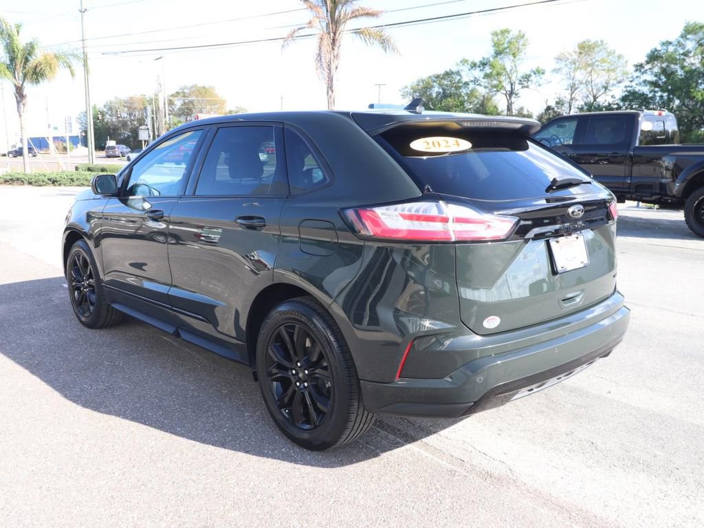 Certified 2024 Ford Edge SE w/ Black Appearance Package image 8
