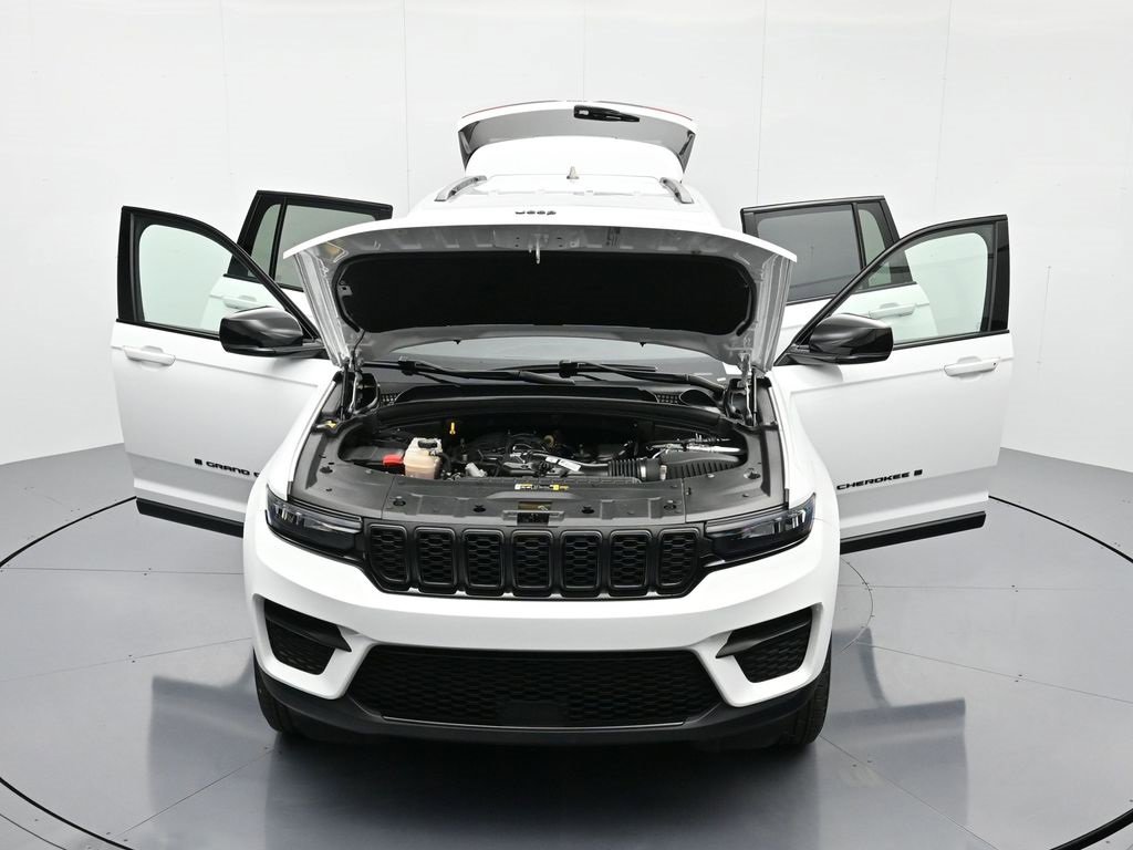 Certified 2024 Jeep Grand Cherokee Altitude image 53