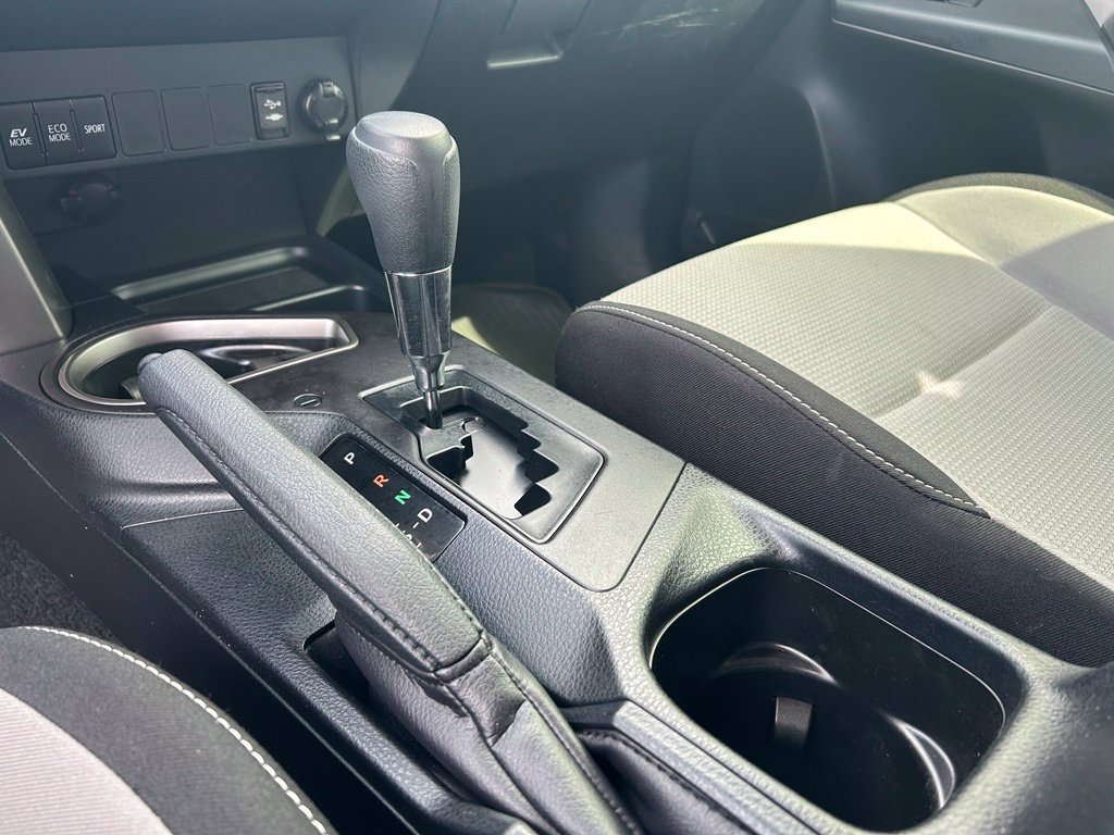 Used 2018 Toyota RAV4 LE AWD/4WD image 24